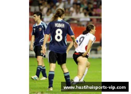 突发！足球明星赛场意外走光，引发热议