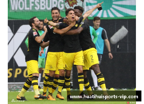 沃尔夫斯堡2-0完胜沙尔克04，实力碾压对手，激动球迷欢呼雀跃